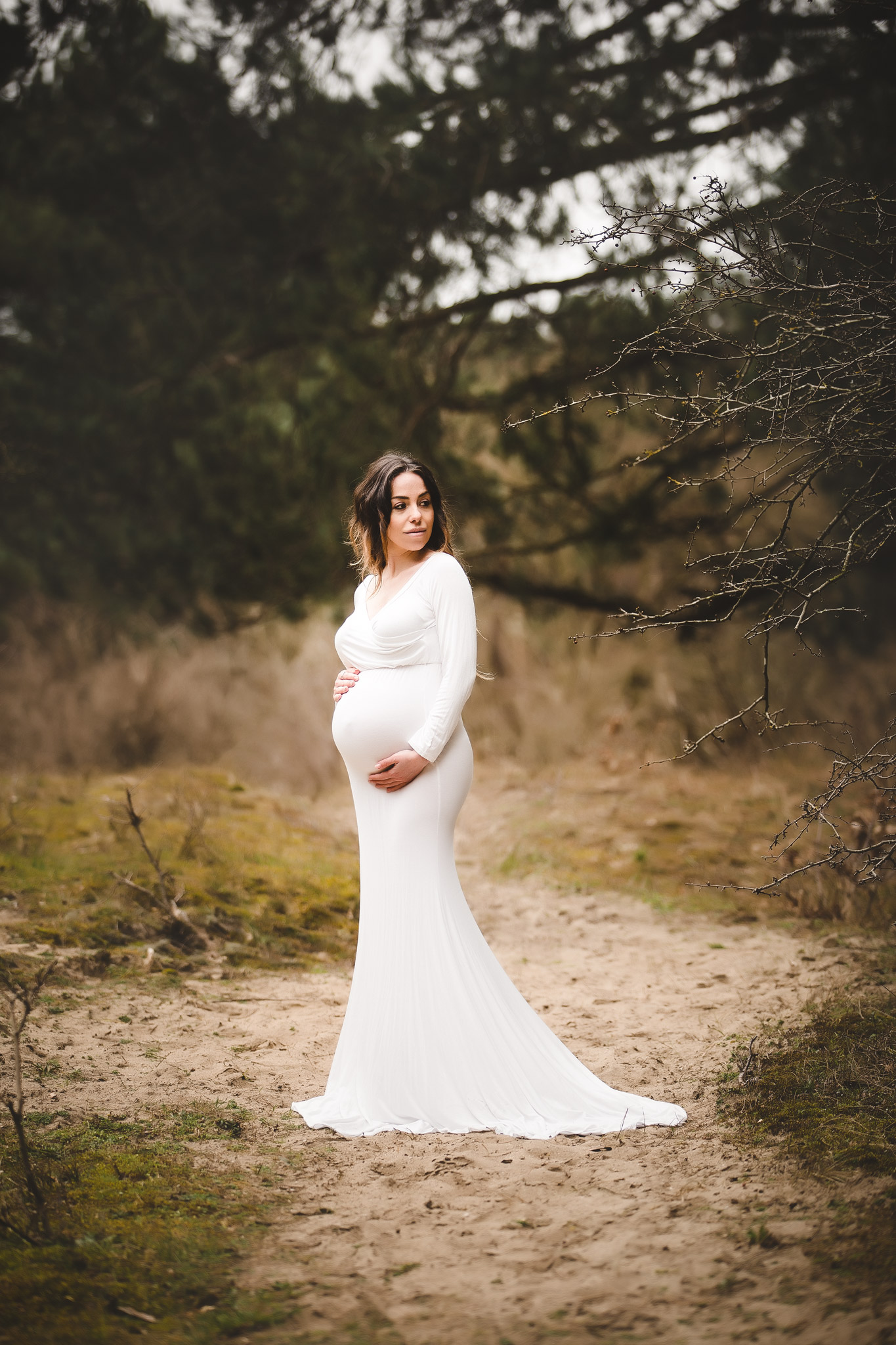Zwangershoot bos duingebied mooie witte jurk Purmerend Zaandam 