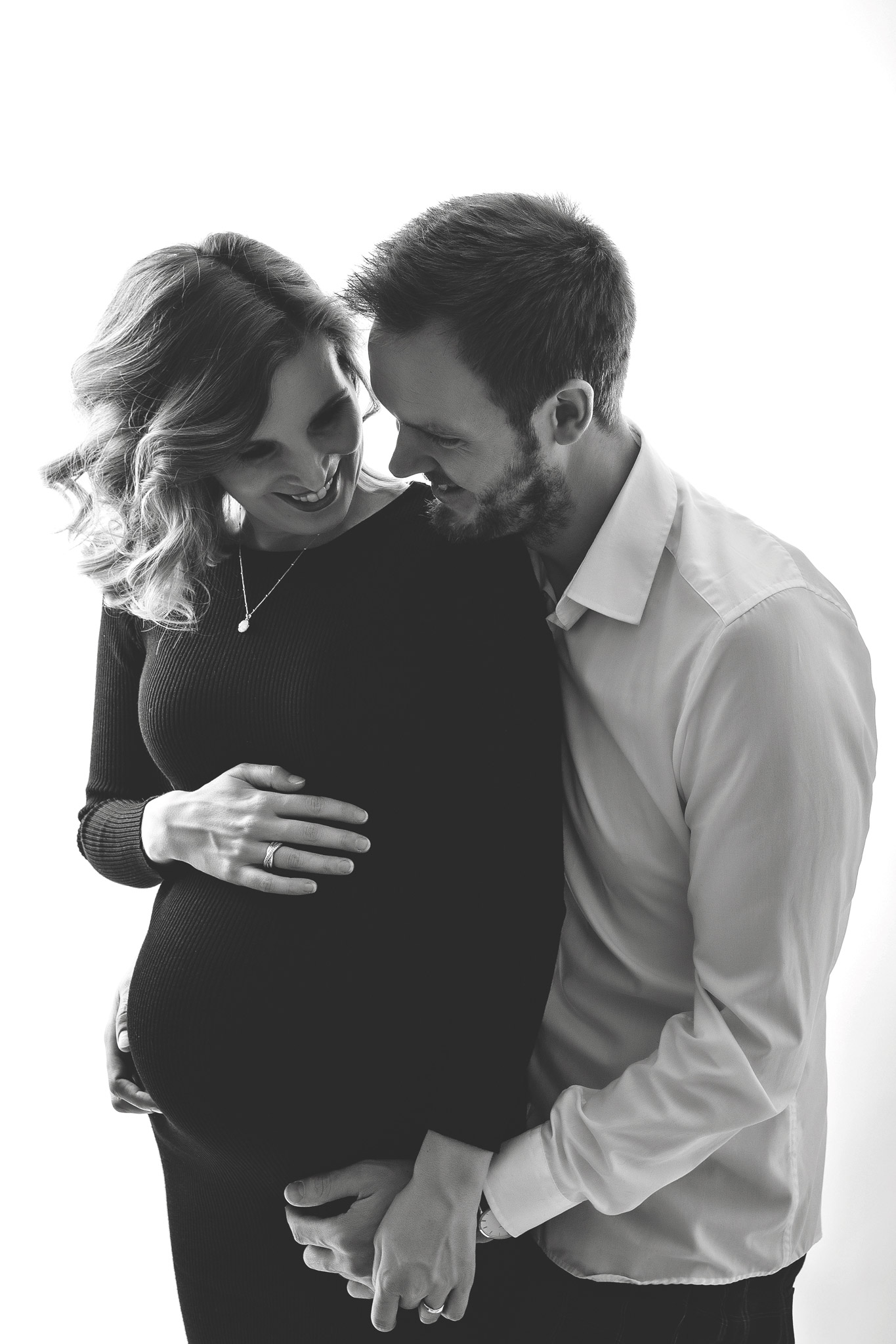 baby zwangerschaps shoot studio zwart wit